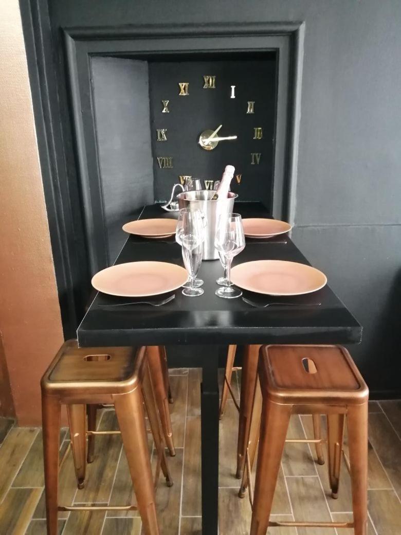 Appartement Avec Balneo Et Sauna Privatif - Le Rose Cuivre Troyes Dış mekan fotoğraf