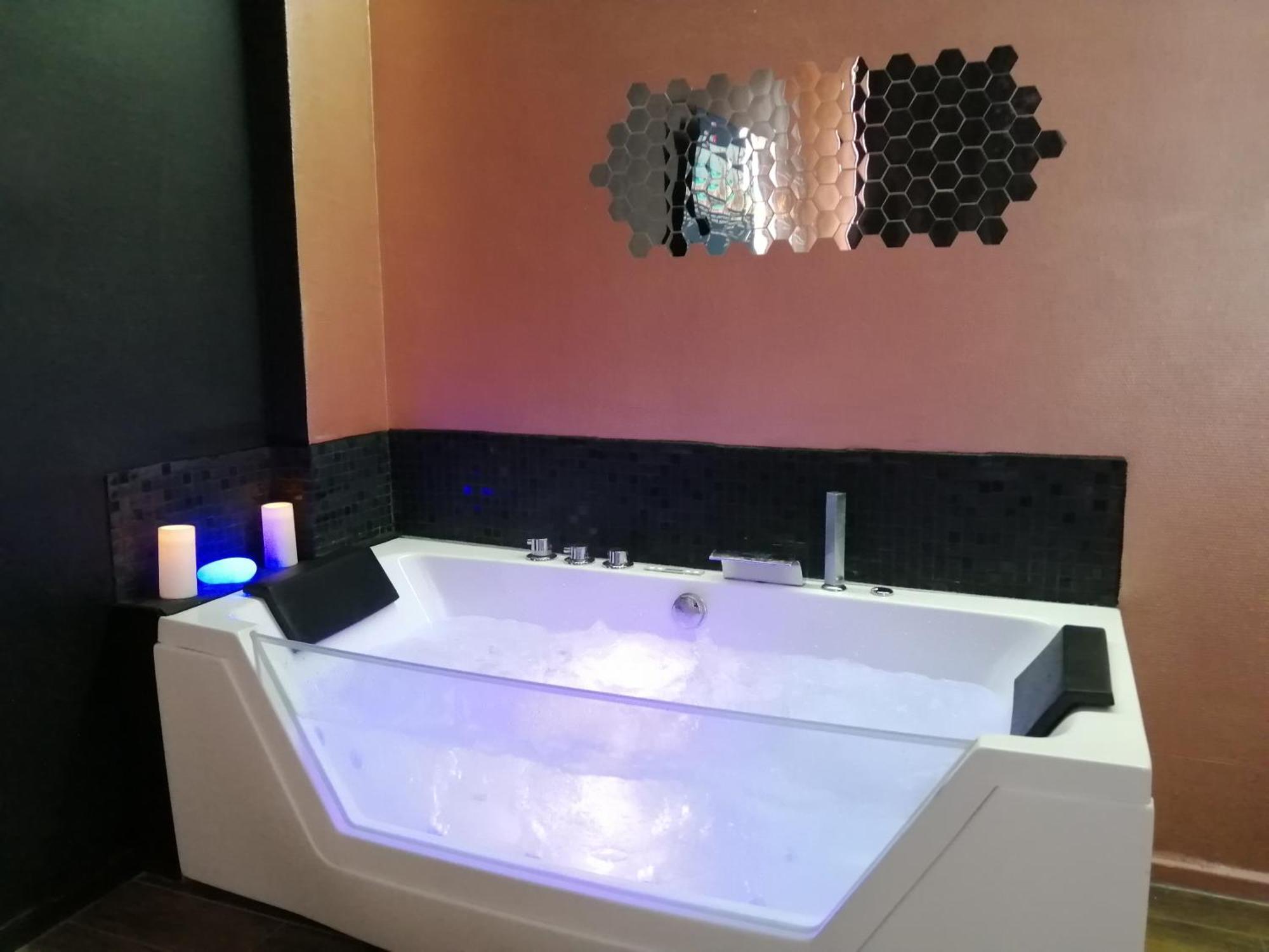 Appartement Avec Balneo Et Sauna Privatif - Le Rose Cuivre Troyes Dış mekan fotoğraf